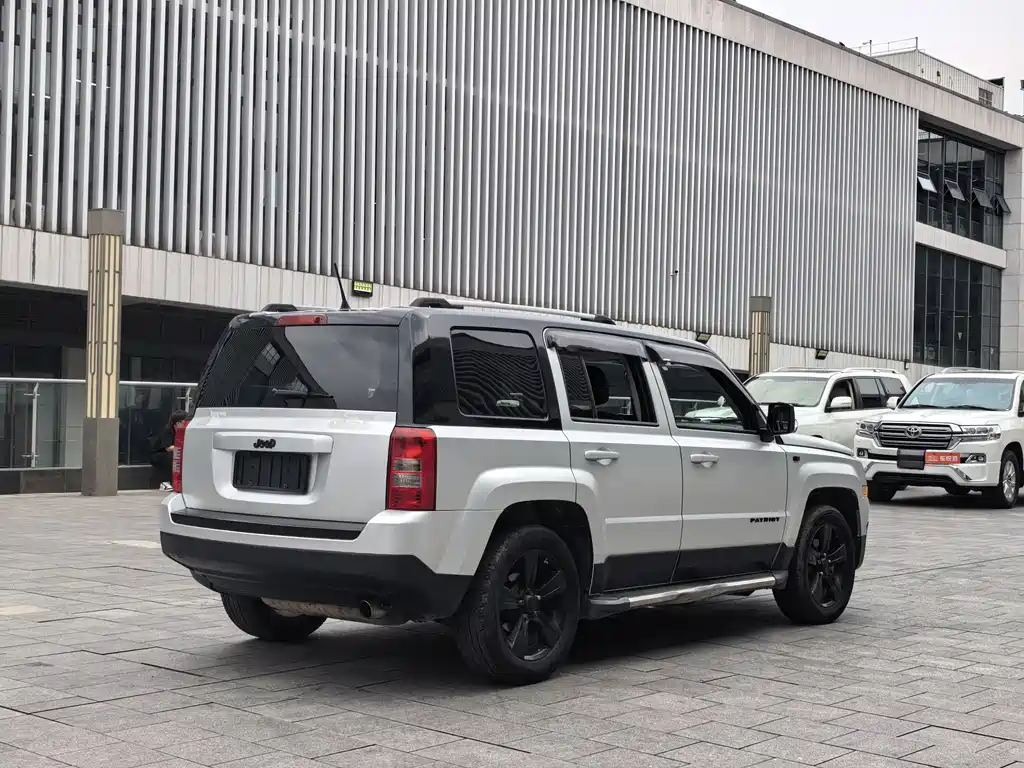 Jeep Patriot 2014 — фото 17
