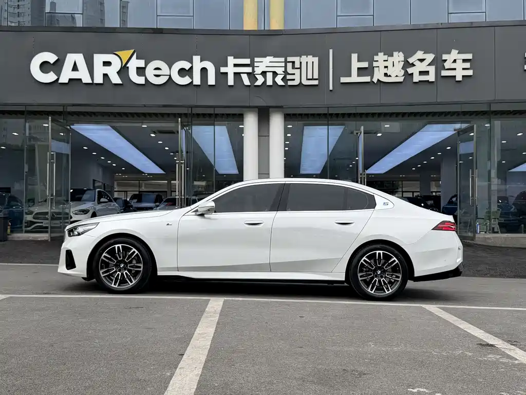 BMW 5 Series 2025