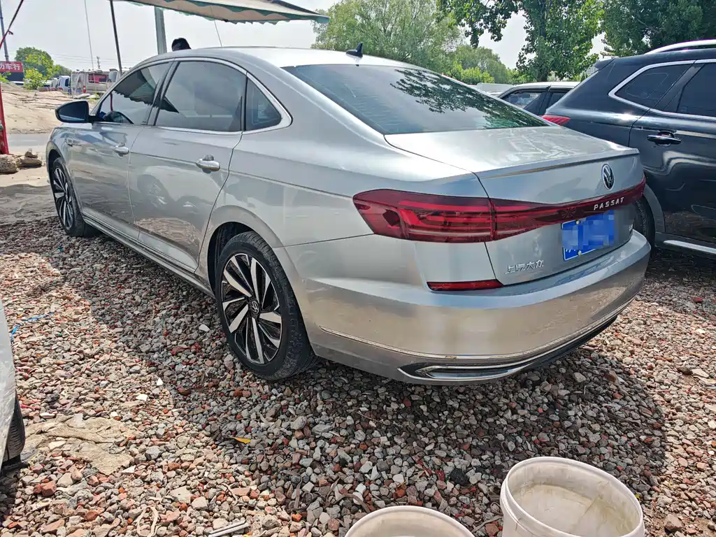 Volkswagen Passat 2023 — фото 4