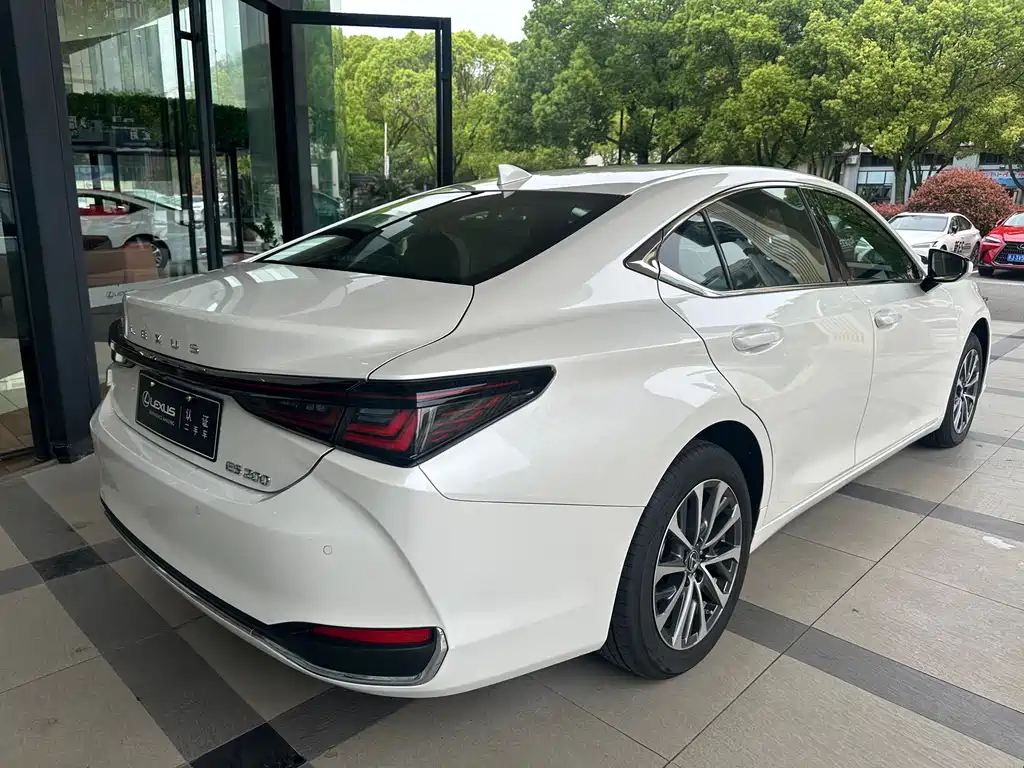 Lexus ES 2025 — фото 10