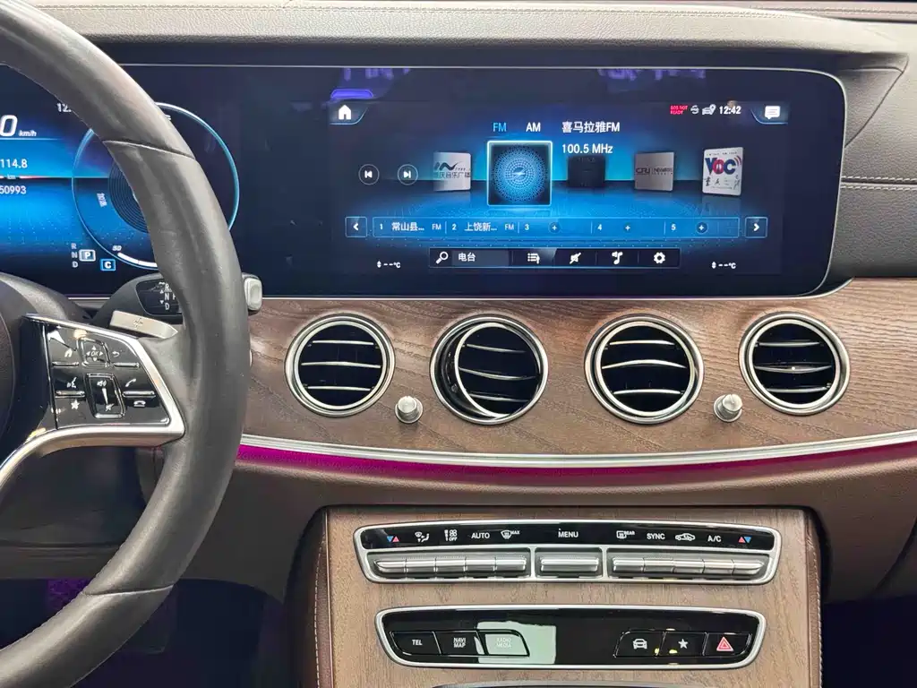 Mercedes-Benz E-Class 2022 — фото 13