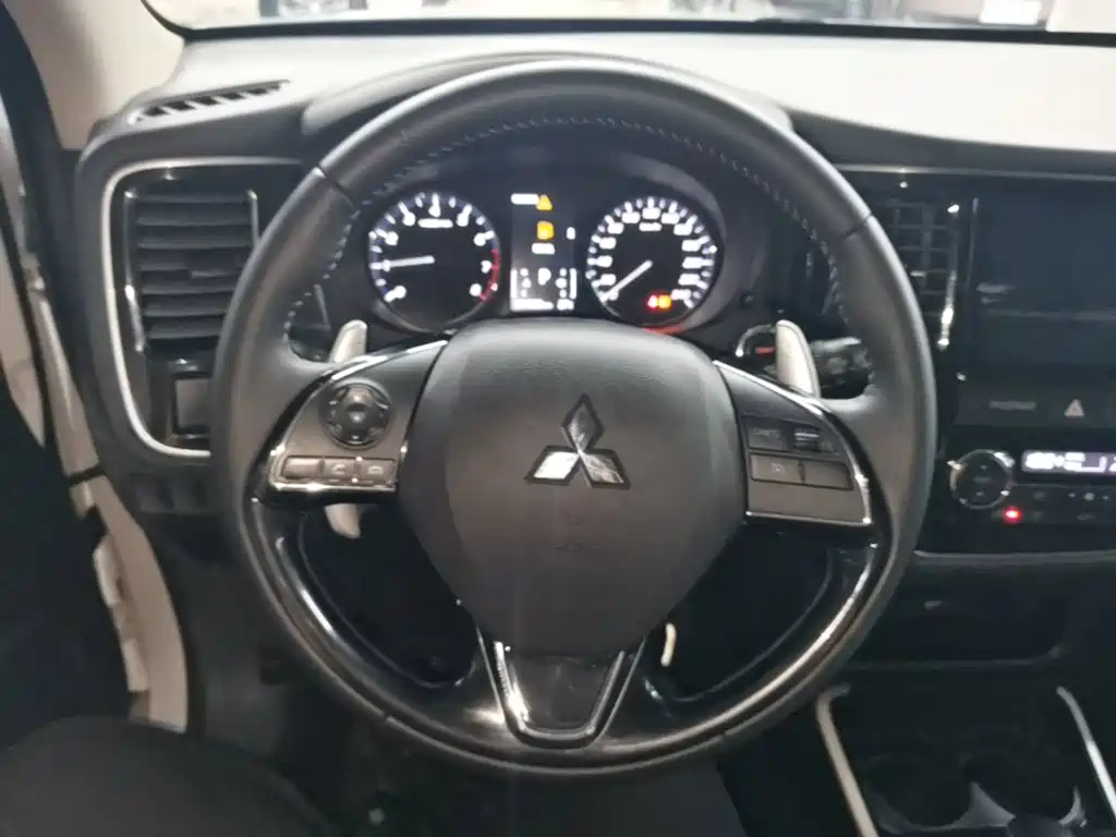 Mitsubishi Outlander 2019 — фото 11