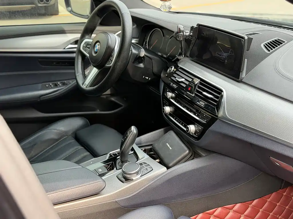 BMW 5 Series 2018 — фото 9