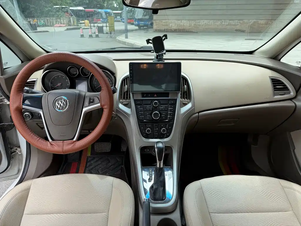 Buick Excelle 2013 — фото 13