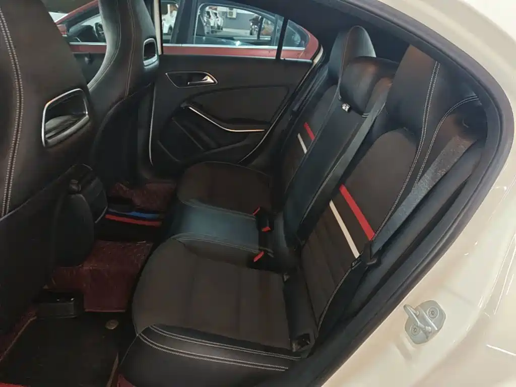 Mercedes-Benz A-Class 2015 — фото 17