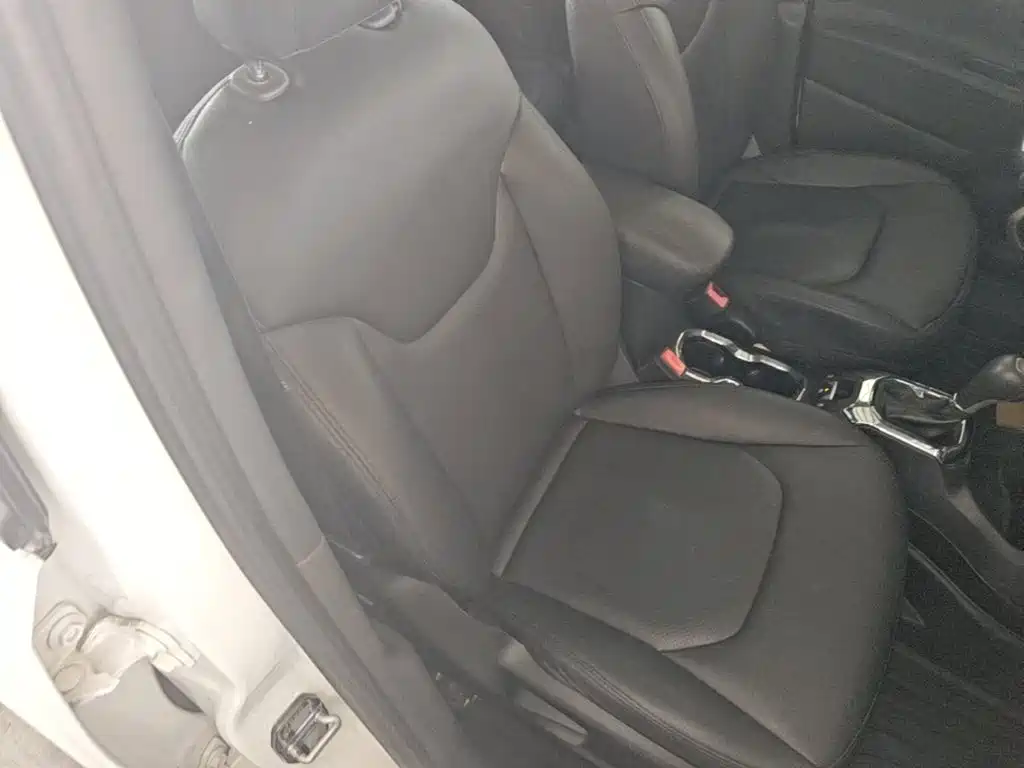 Jeep Renegade 2017 — фото 25