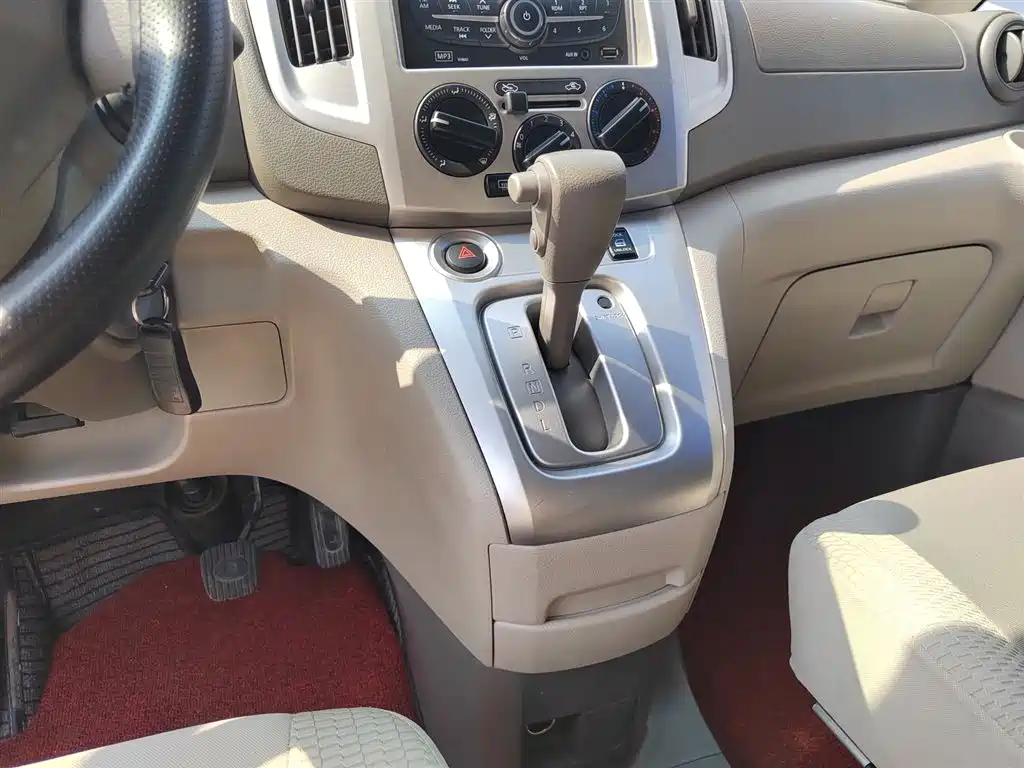 Nissan NV200 2017 — фото 10
