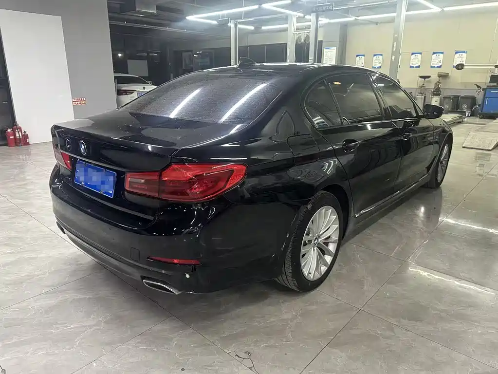 BMW 5 Series 2020 — фото 16