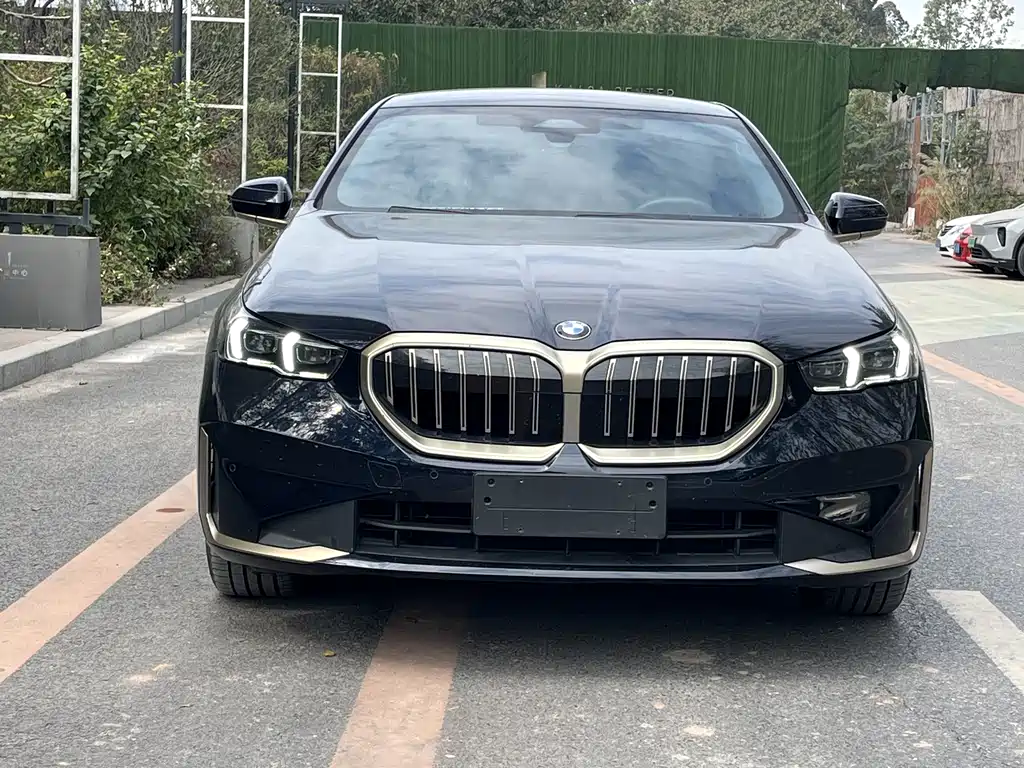 BMW 5 Series 2025 — фото 2