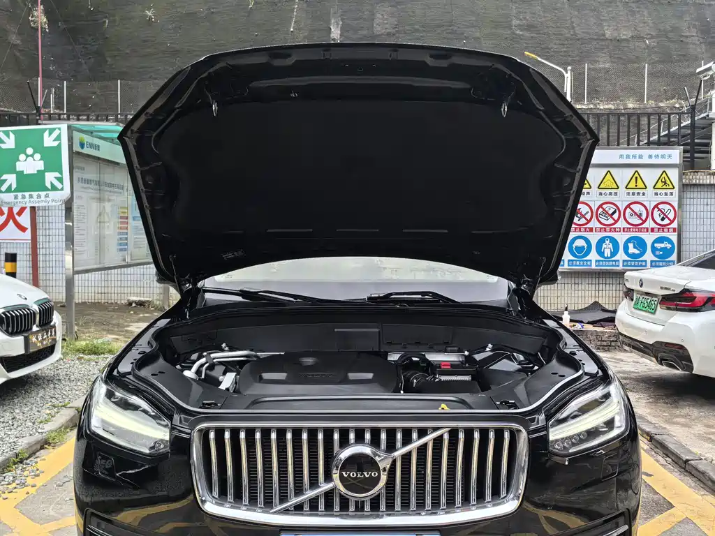 Volvo XC90 2021 — фото 18