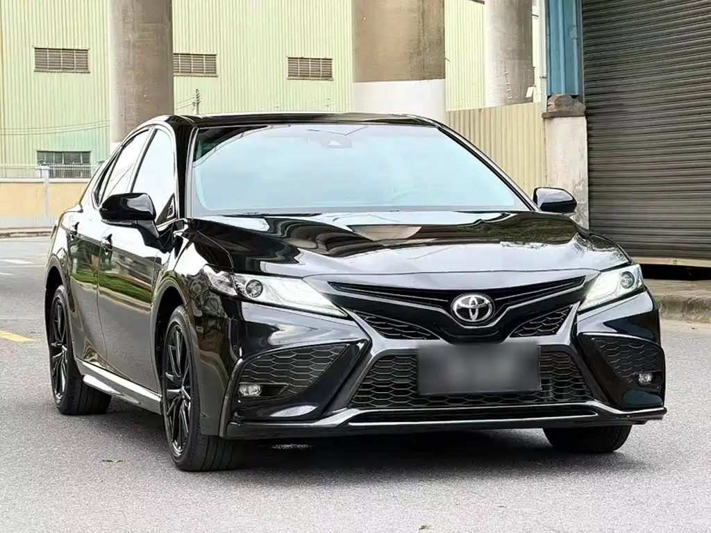 Toyota Camry 2022 — фото 8