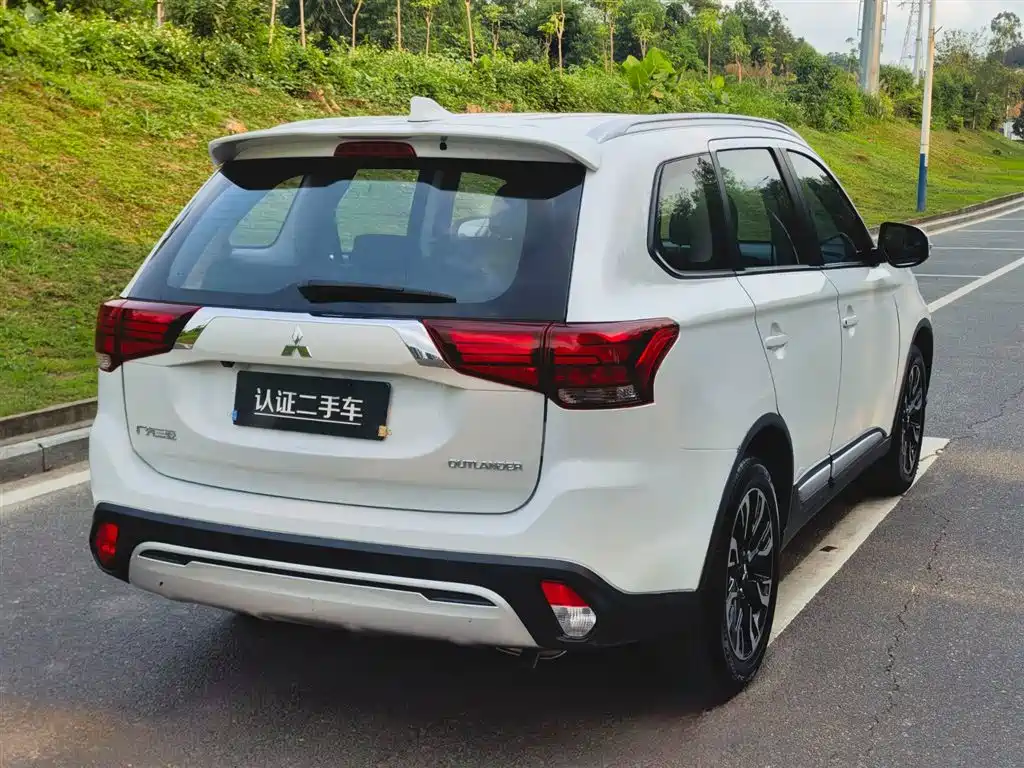Mitsubishi Outlander 2019 — фото 7