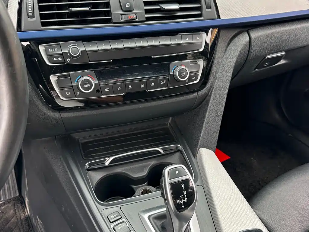 BMW 3 Series 2018 — фото 12