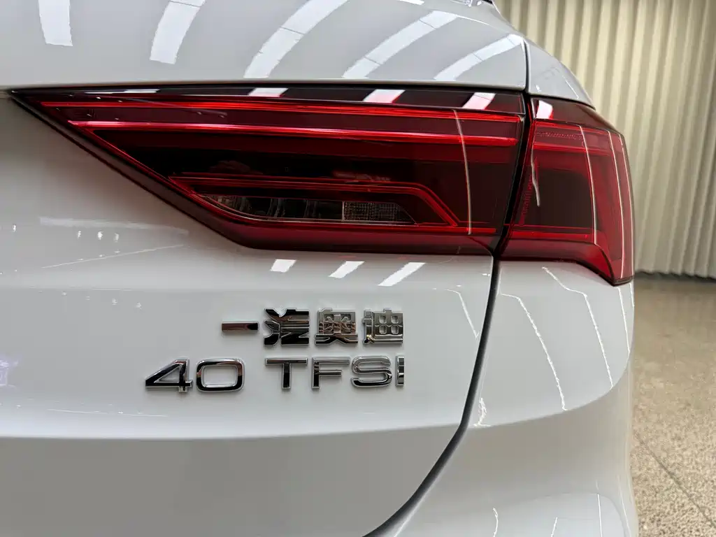 Audi Q3 2020 — фото 35