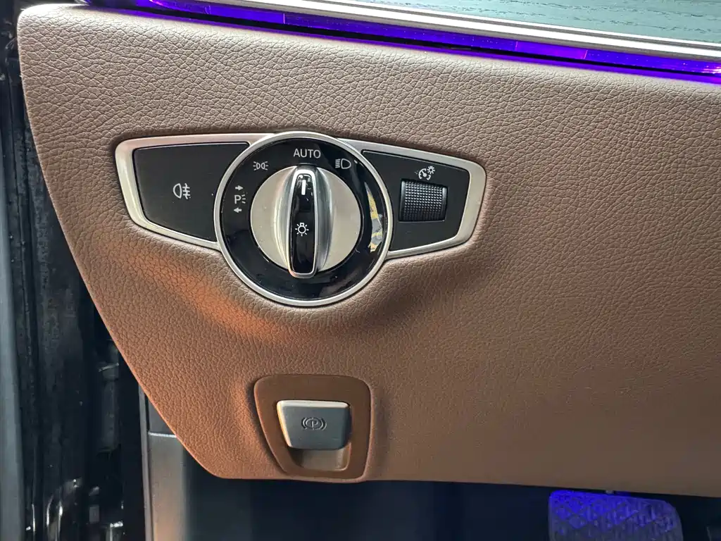 Mercedes-Benz E-Class 2020 — фото 31