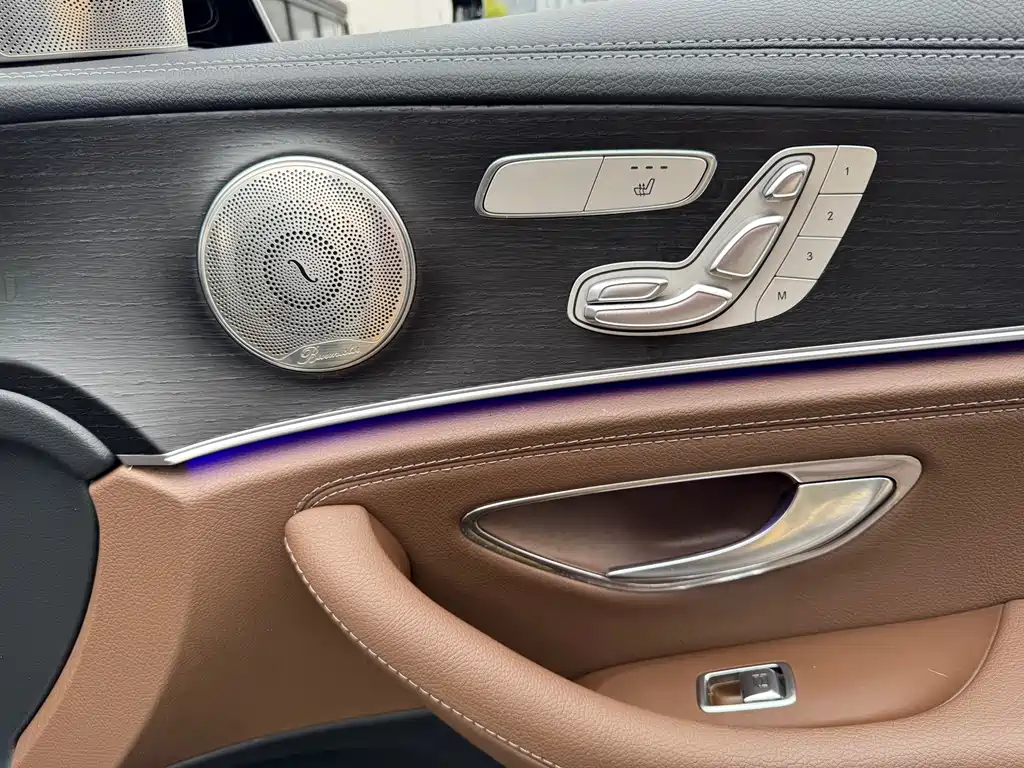 Mercedes-Benz E-Class 2020 — фото 33