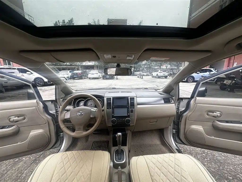Nissan Tiida 2010