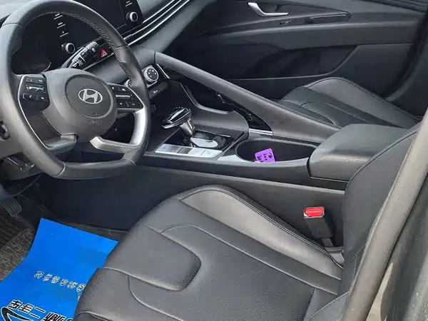 Hyundai Elantra 2023