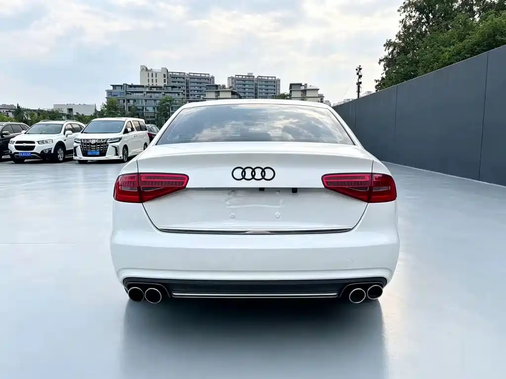 Audi A4L 2015