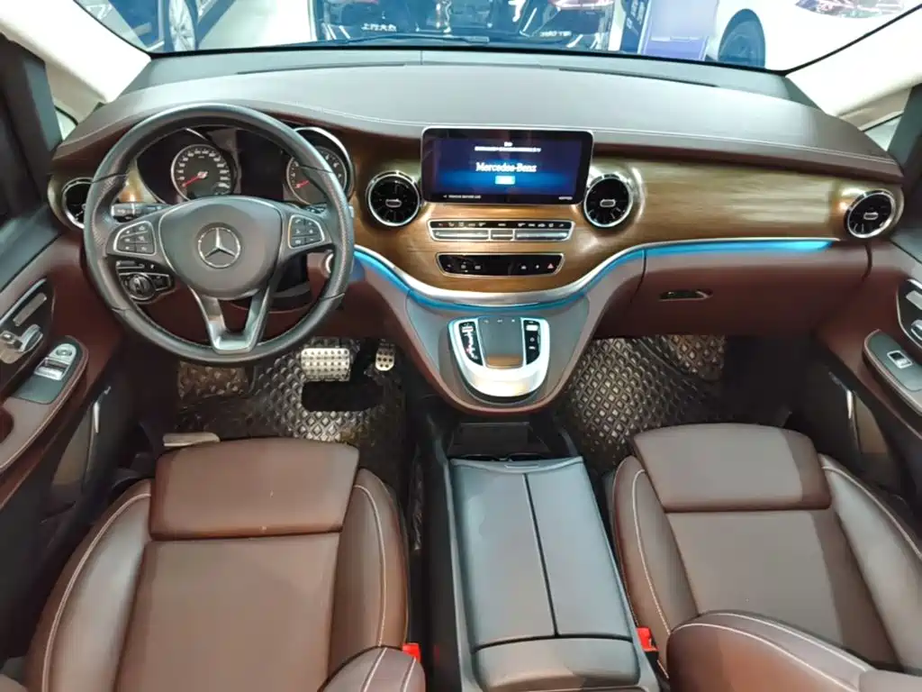Mercedes-Benz V-Class 2023 — фото 10