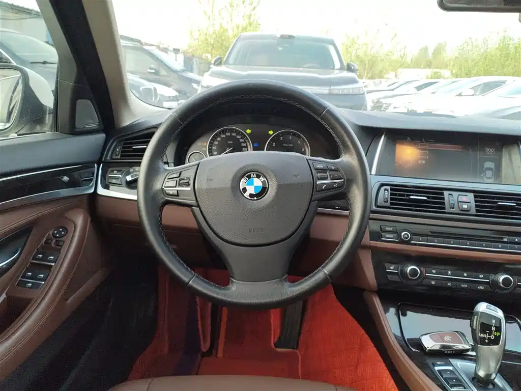 BMW 5 Series 2016 — фото 11