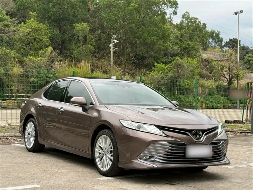 Toyota Camry 2019 — фото 25