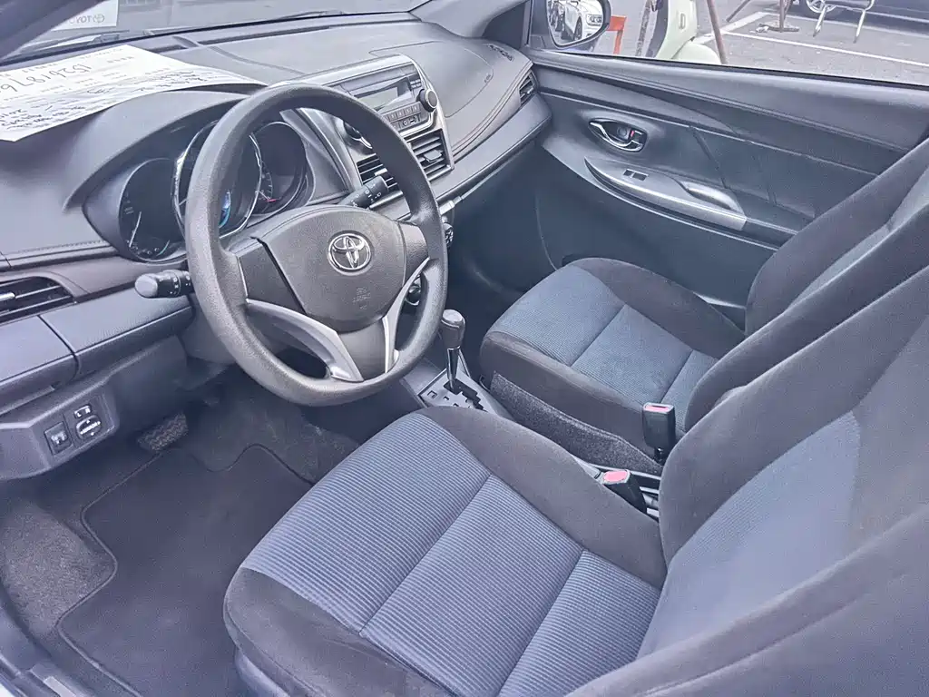 Toyota Yaris L 2015 — фото 10