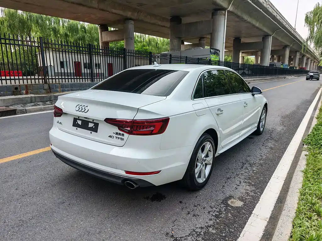Audi A4L 2018 — фото 13