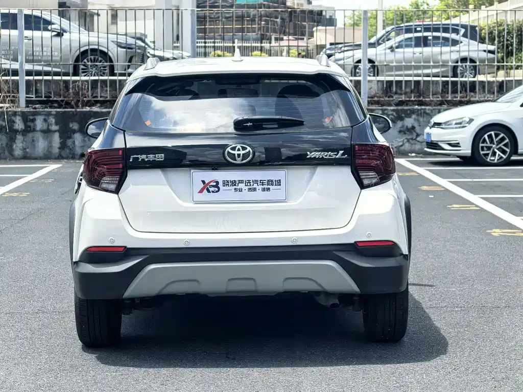 Toyota Yaris L 2021