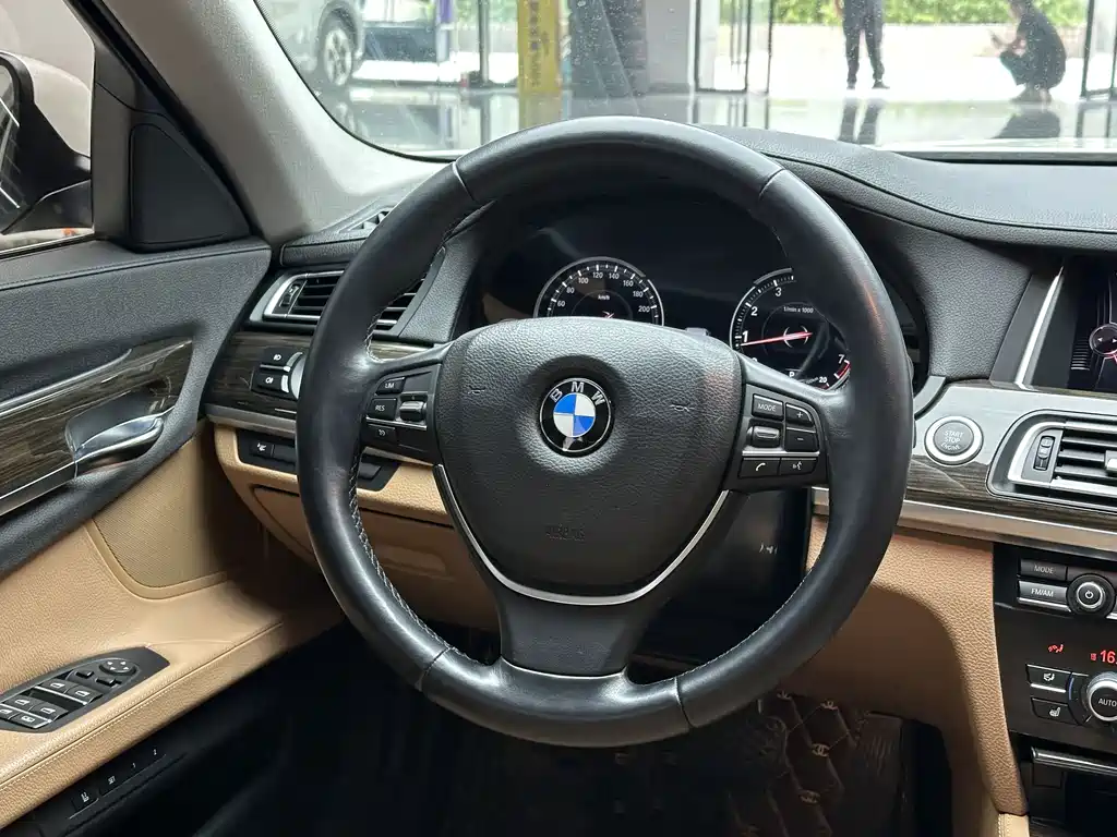 BMW 7 Series 2014 — фото 13