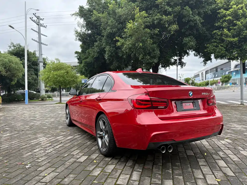 BMW 3 Series 2018 — фото 10