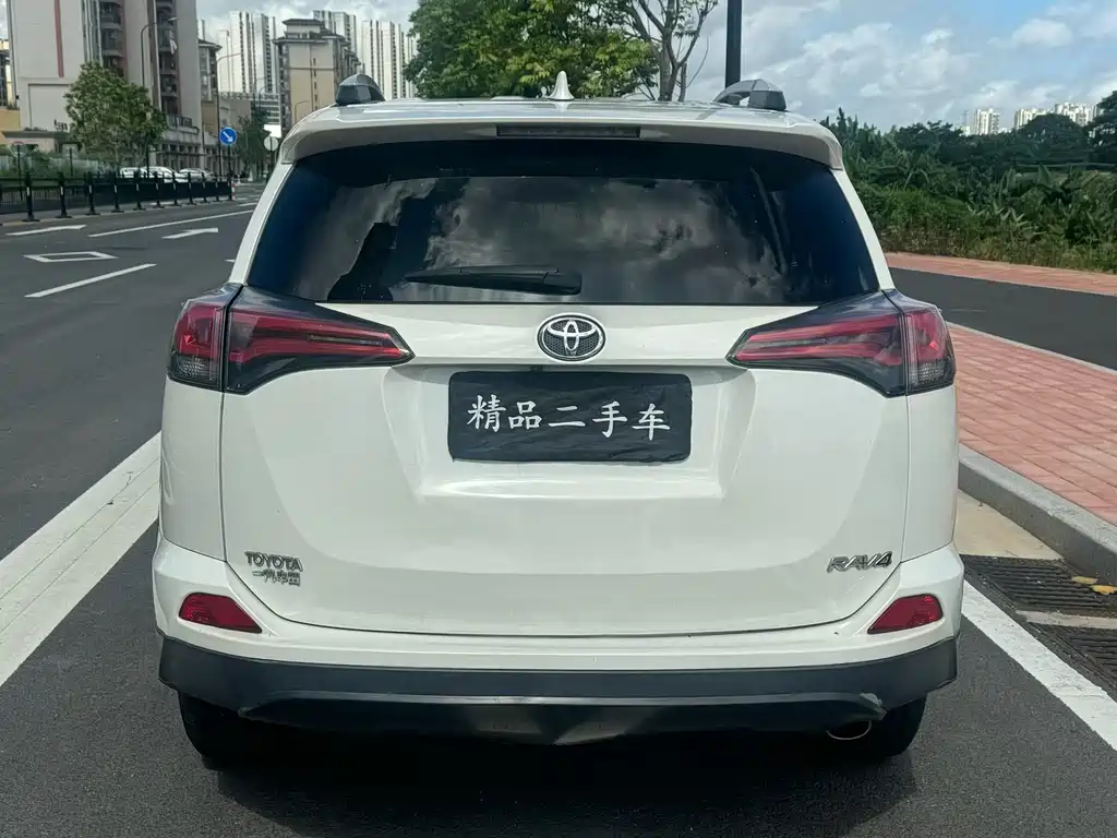 Toyota RAV4 2016 — фото 8