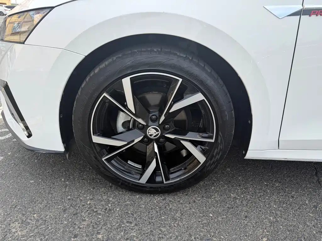 Skoda Octavia 2022 — фото 11
