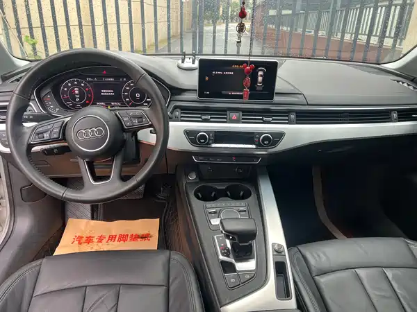 Audi A4L 2018