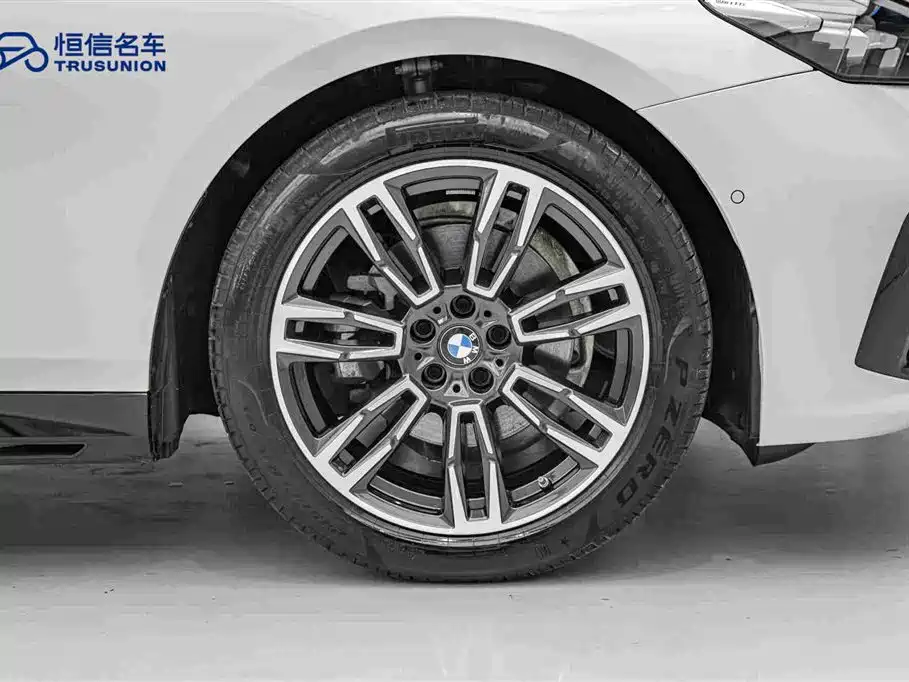 BMW 5 Series 2024 — фото 11