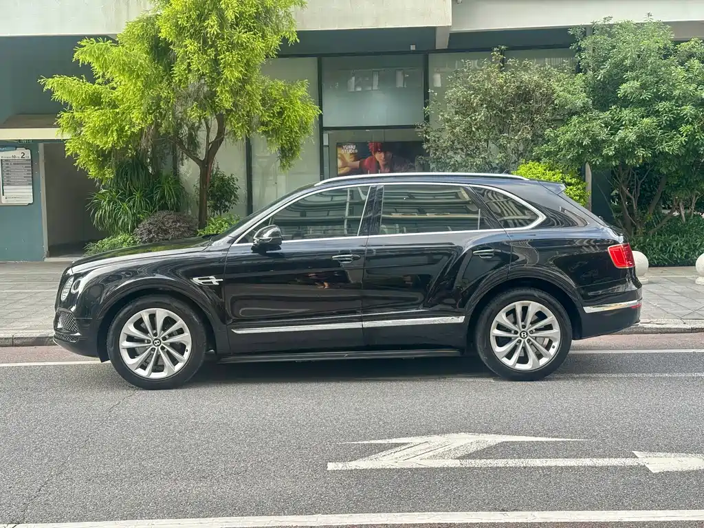 Bentley Bentayga 2018 — фото 3