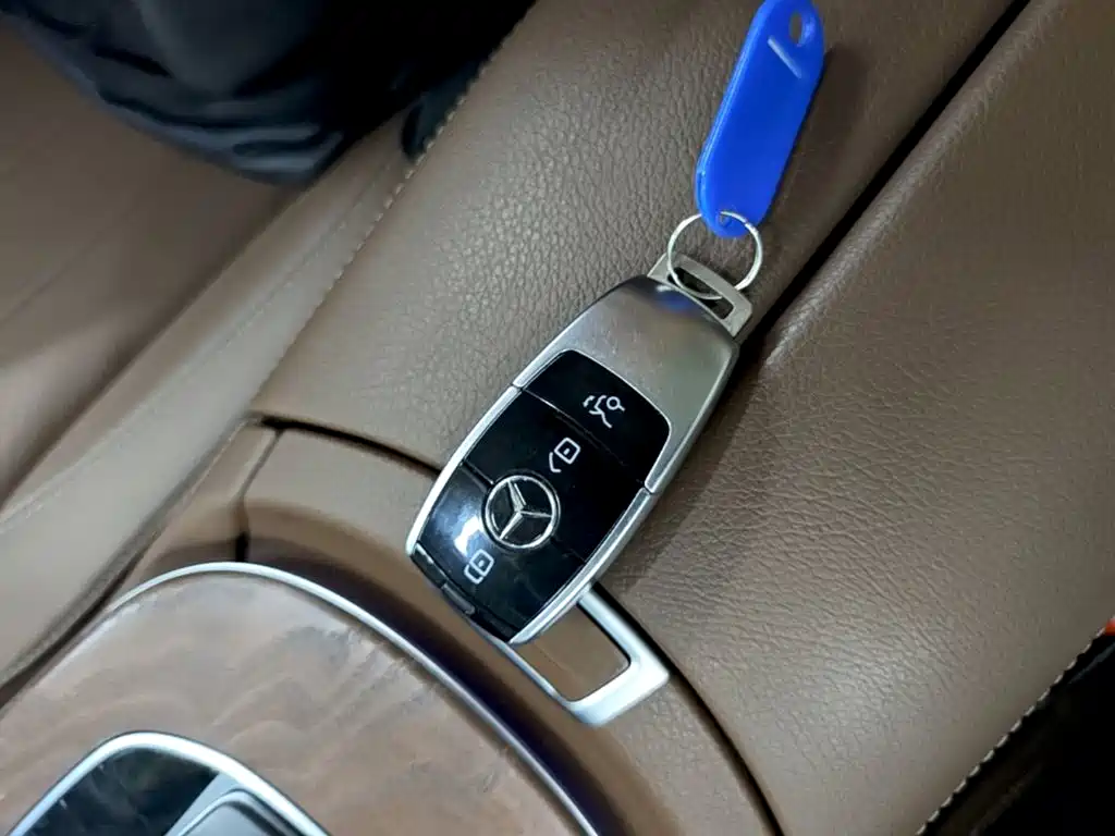 Mercedes-Benz E-Class 2023 — фото 9