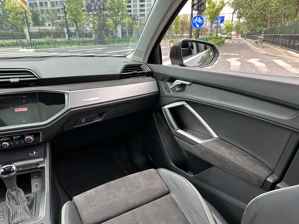 Audi Q3 2019 — фото 16