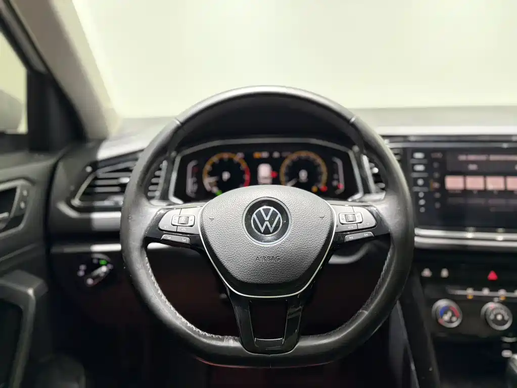 Volkswagen T-Roc 2022 — фото 14