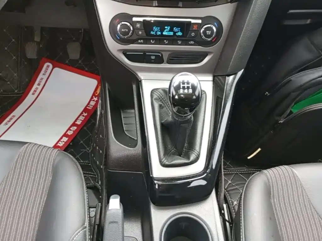 Ford Focus 2015 — фото 14