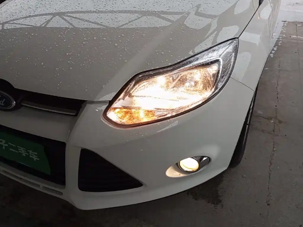 Ford Focus 2015 — фото 24
