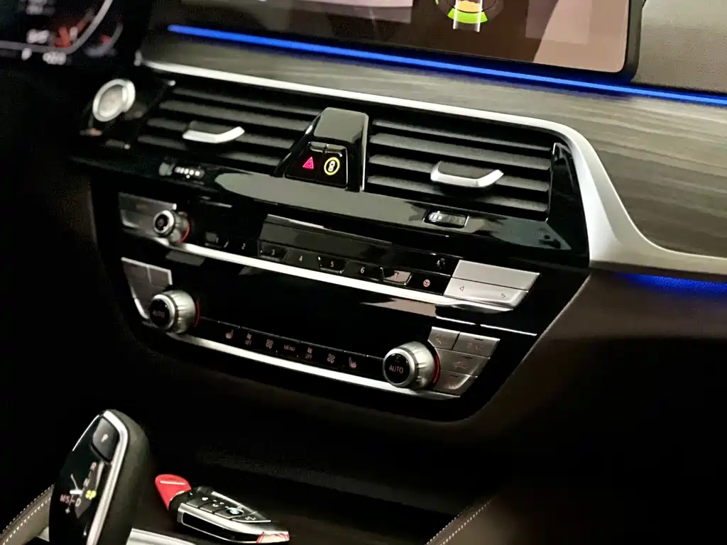 BMW 5 Series 2022 — фото 12