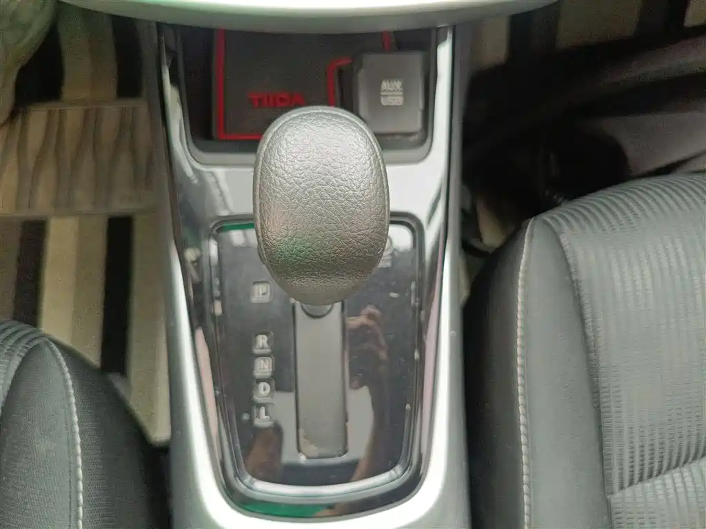 Nissan Tiida 2017 — фото 10