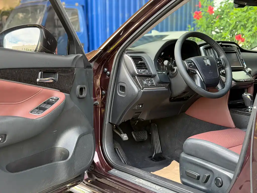 Toyota Crown 2018