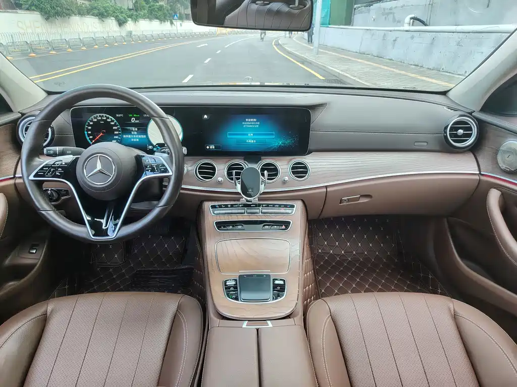 Mercedes-Benz E-Class 2021 — фото 14