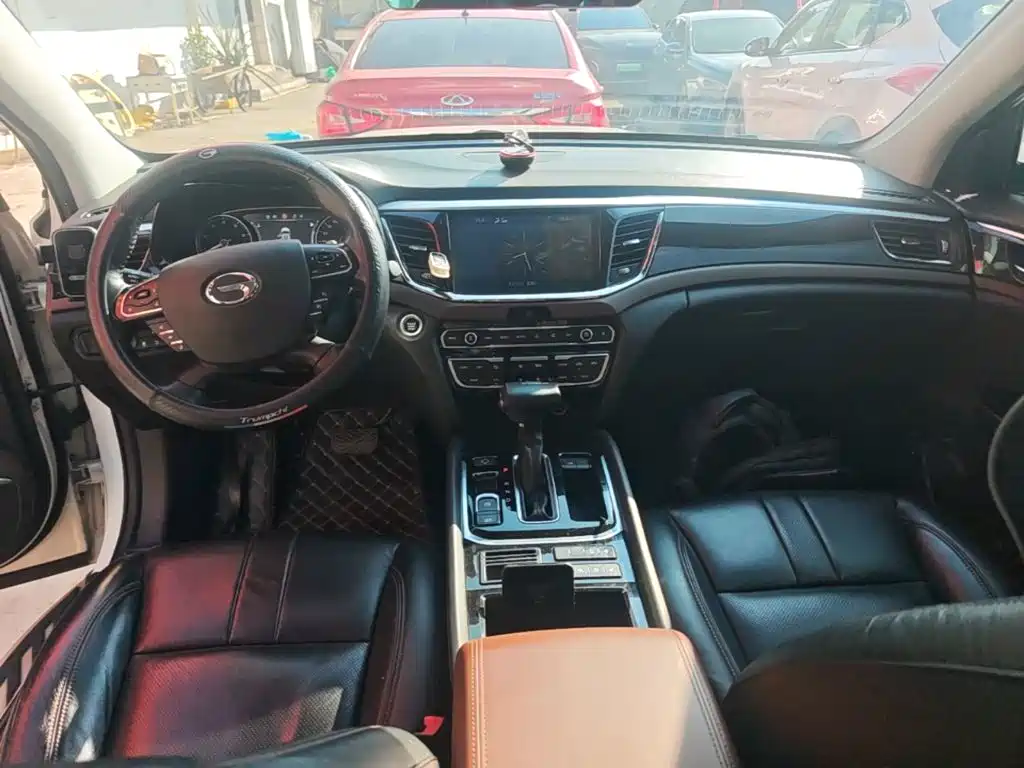 GAC Trumpchi GS8 2017 — фото 10