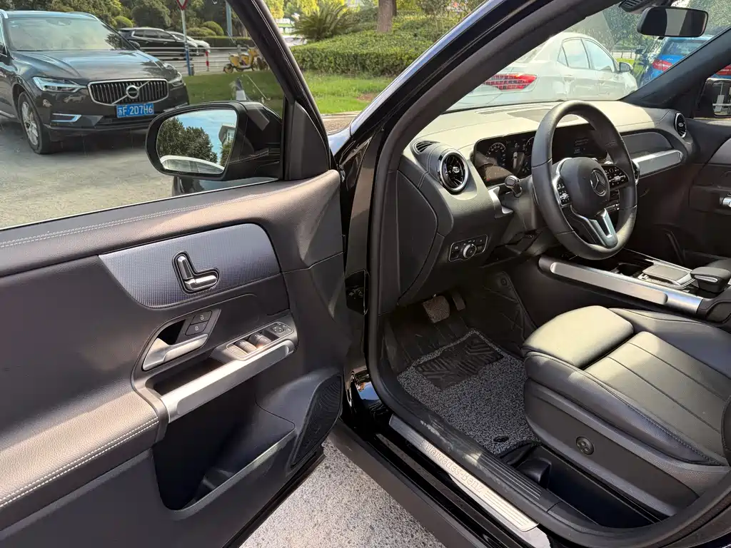 Mercedes-Benz GLB 2023