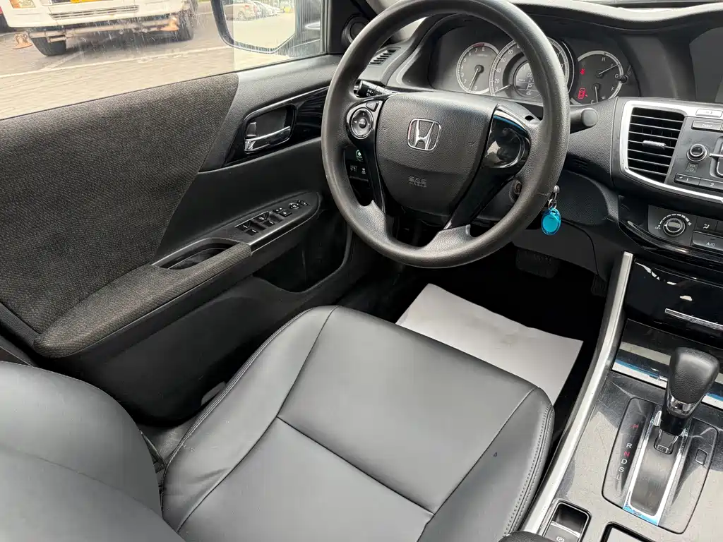Honda Accord 2017 — фото 15