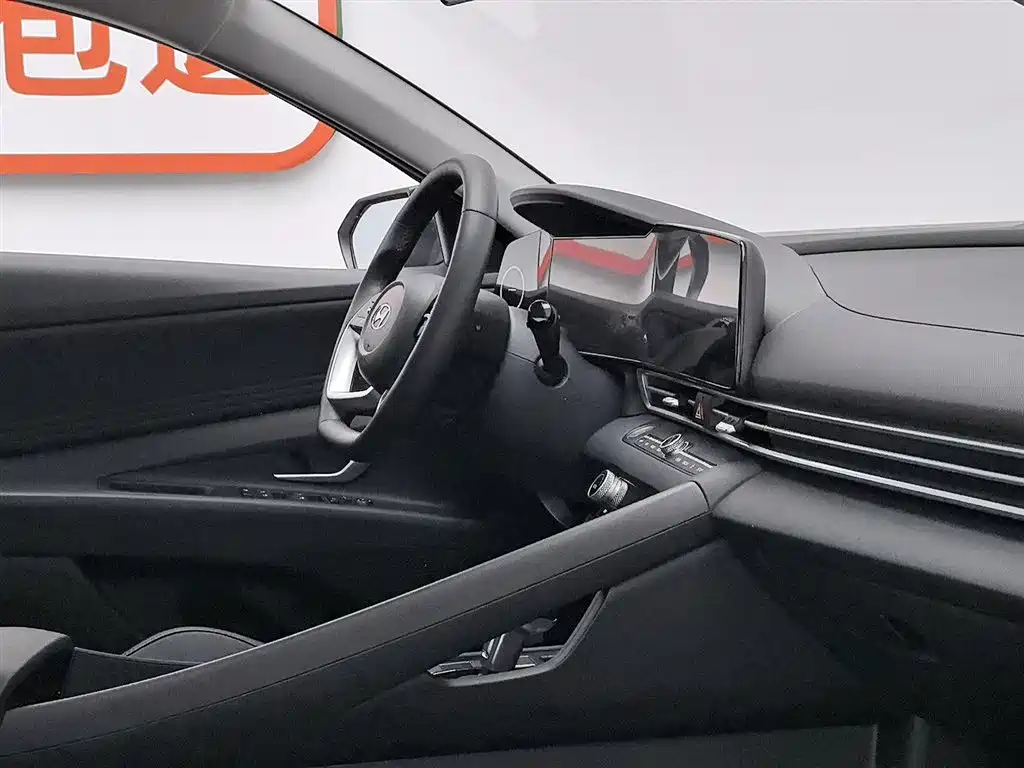 Hyundai Elantra 2025 — фото 22