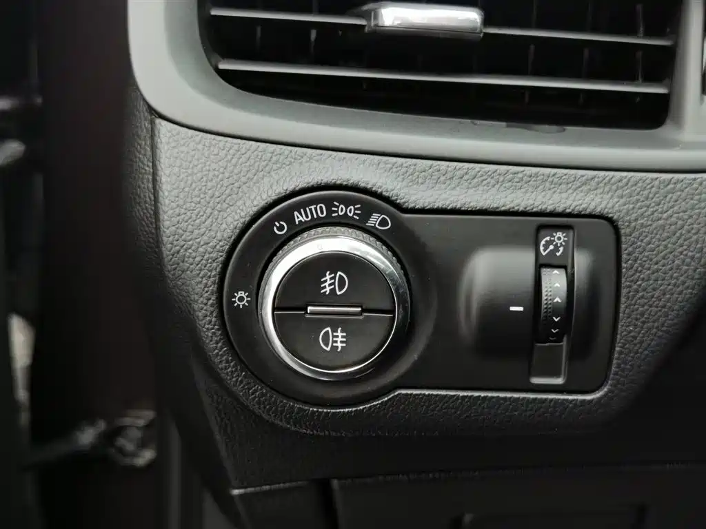 Buick Envision Plus 2016 — фото 21